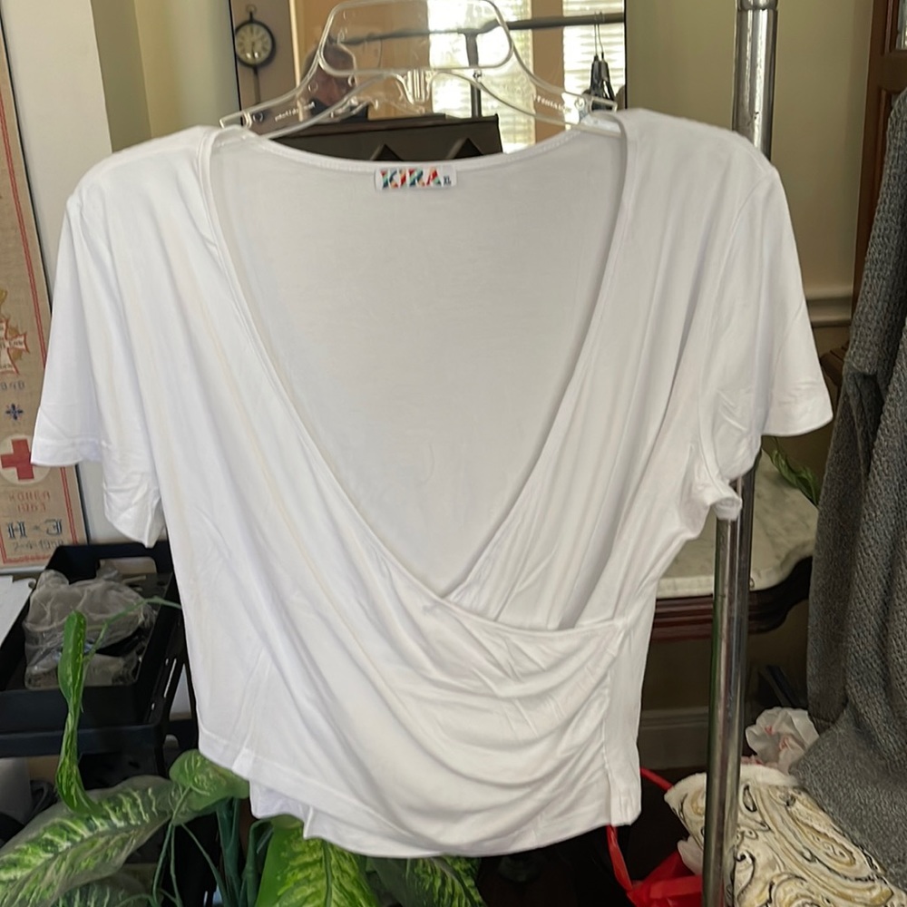 Kira v neck t shirt in white